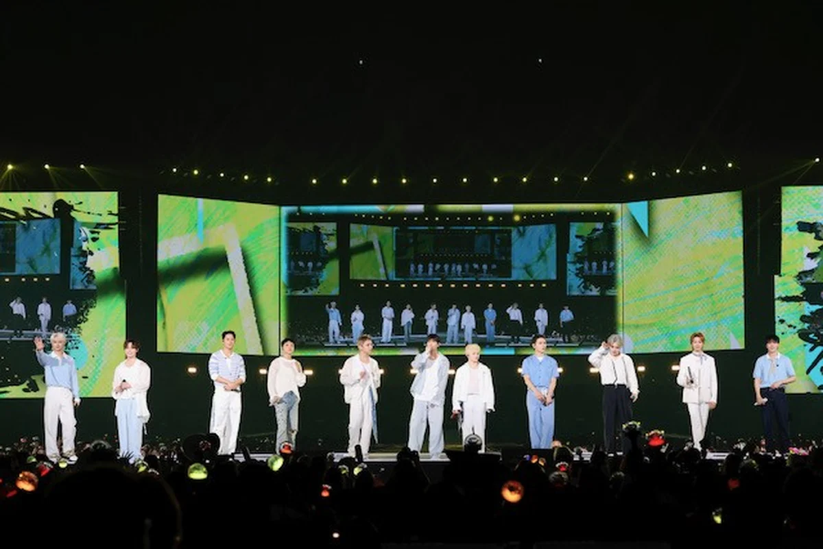 　SEVENTEEN 『2025 JAPAN FANMEETING 'HOLIDAY'』