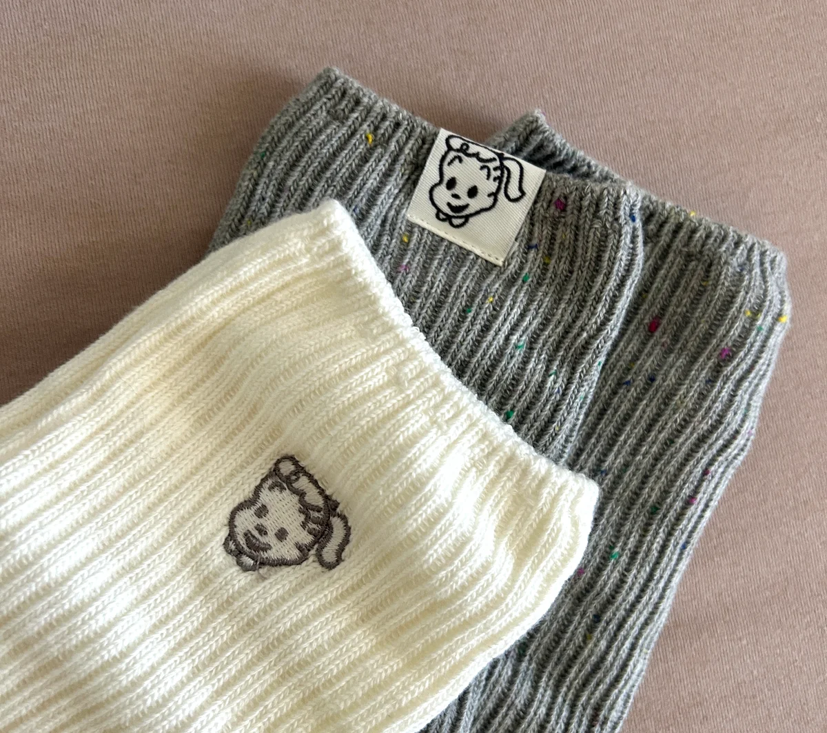 しまむら×オサムグッズの靴下のロゴ