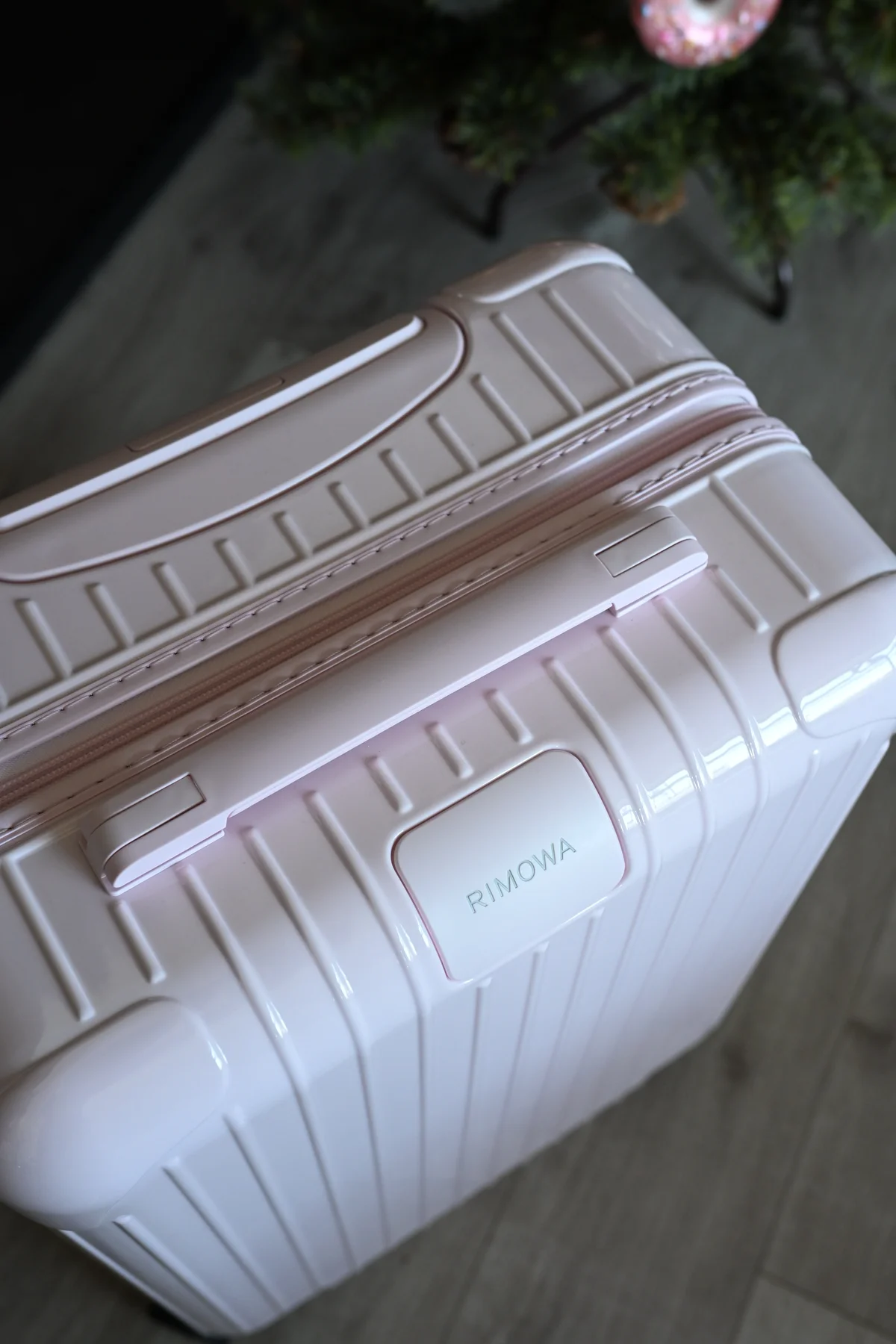 リモワ エッセンシャル キャビン バレリーナピンク 持ち手