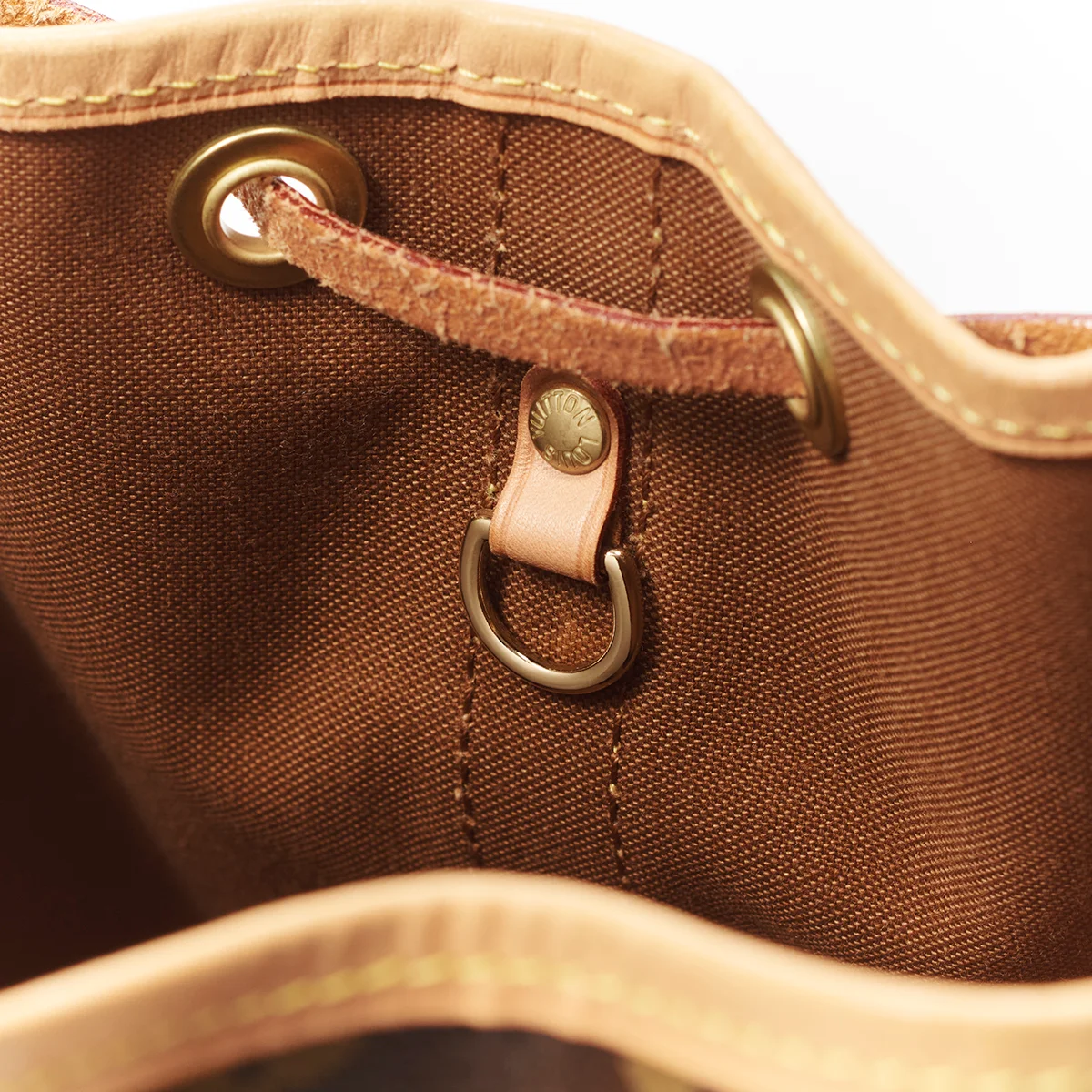 ルイ・ヴィトンのモノグラムバッグ「ノエ BB」　内側