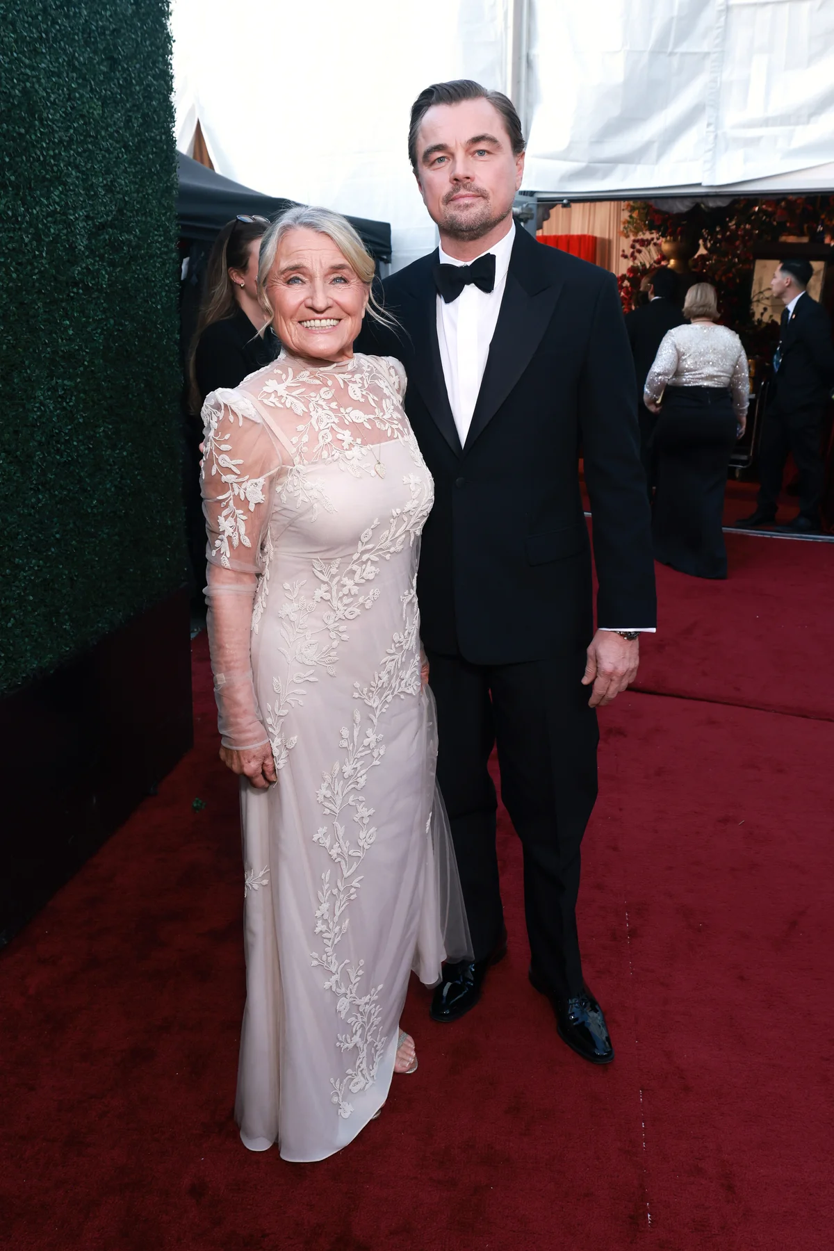 ゴールデングローブ賞授賞式に母イルメリンと出席したレオナルド・ディカプリオ