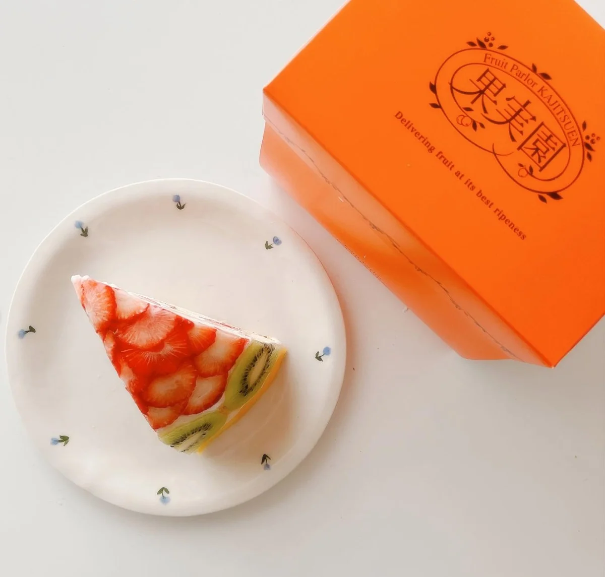 イートインに加え、色鮮やかなボックスで、テイクアウトが可能。