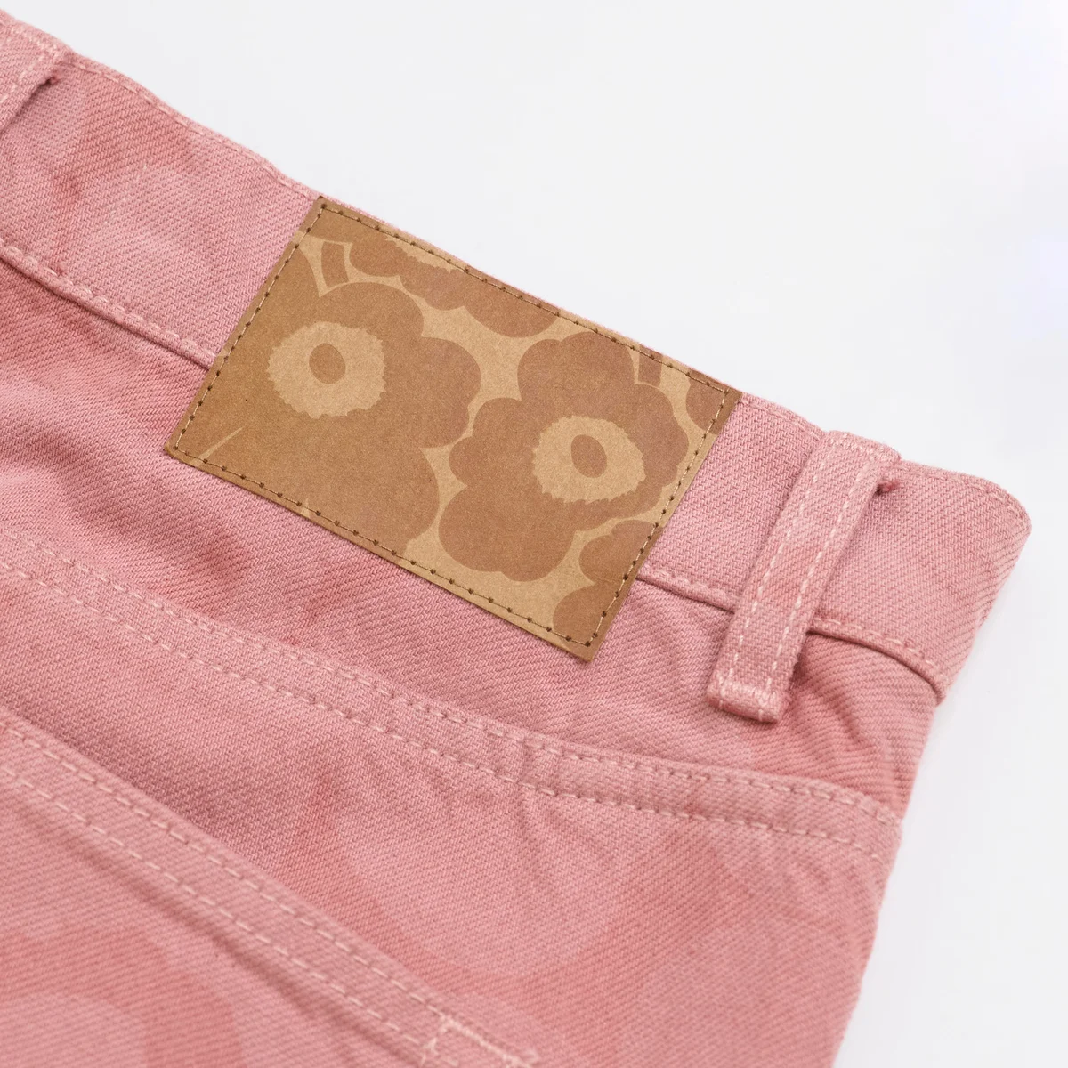 マリメッコのMaridenim Barrel Unikko ジーンズのパッチポケット