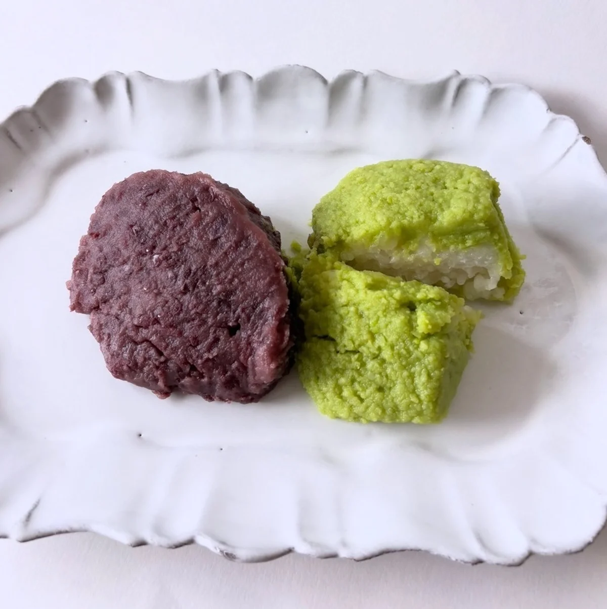 【ヤオコー】話題の手握りおはぎ。粒あん・ずんだの二種。もっちりとした半殺しのもちごめも美味。