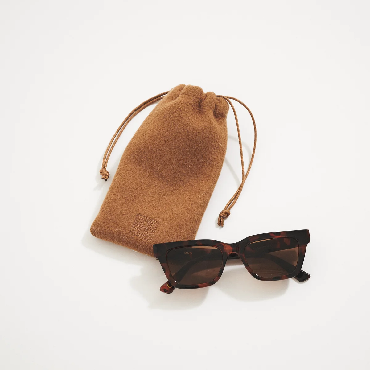 トーテムのサングラス