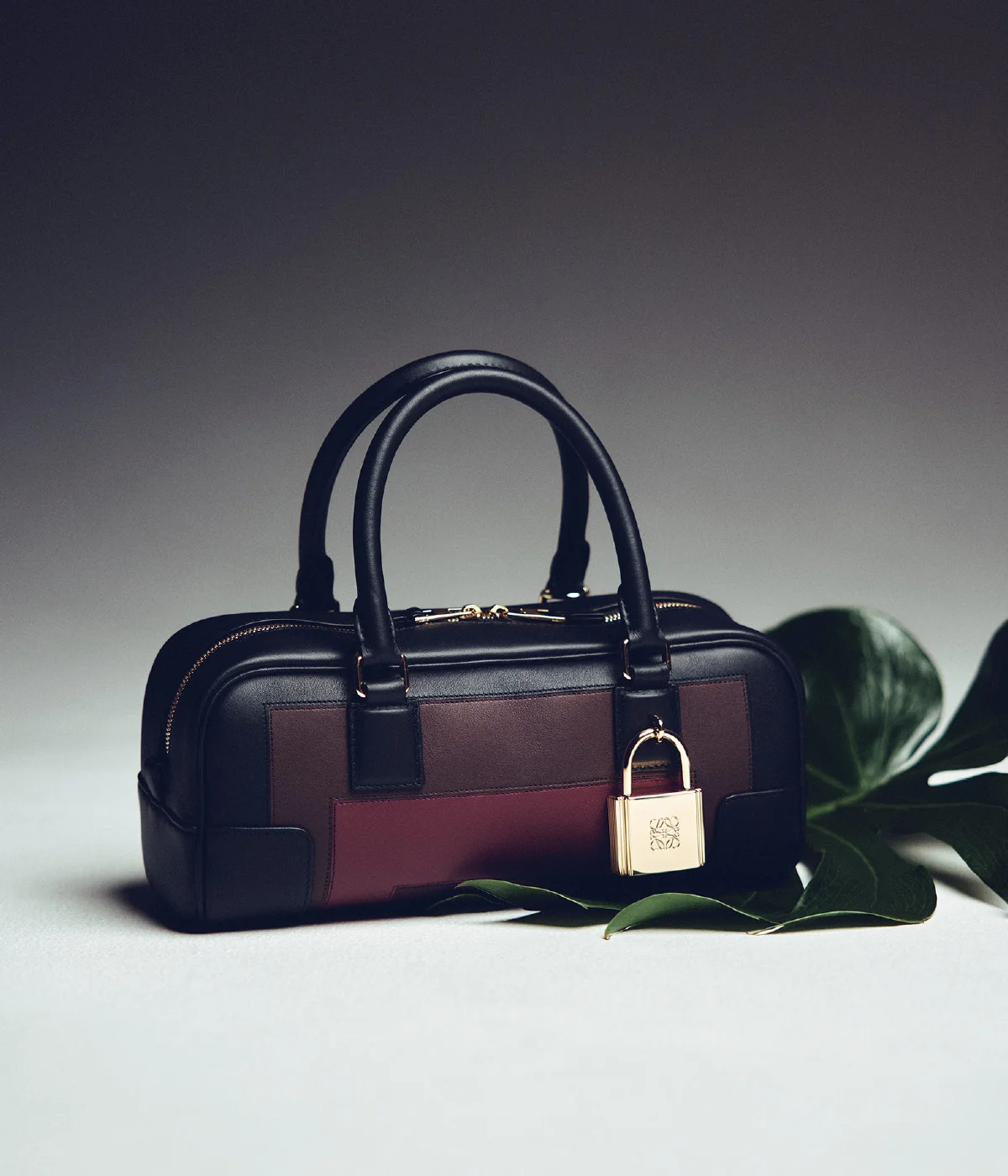 LOEWE（ロエベ）　バッグ「アマソナ23 クロップド」　横長