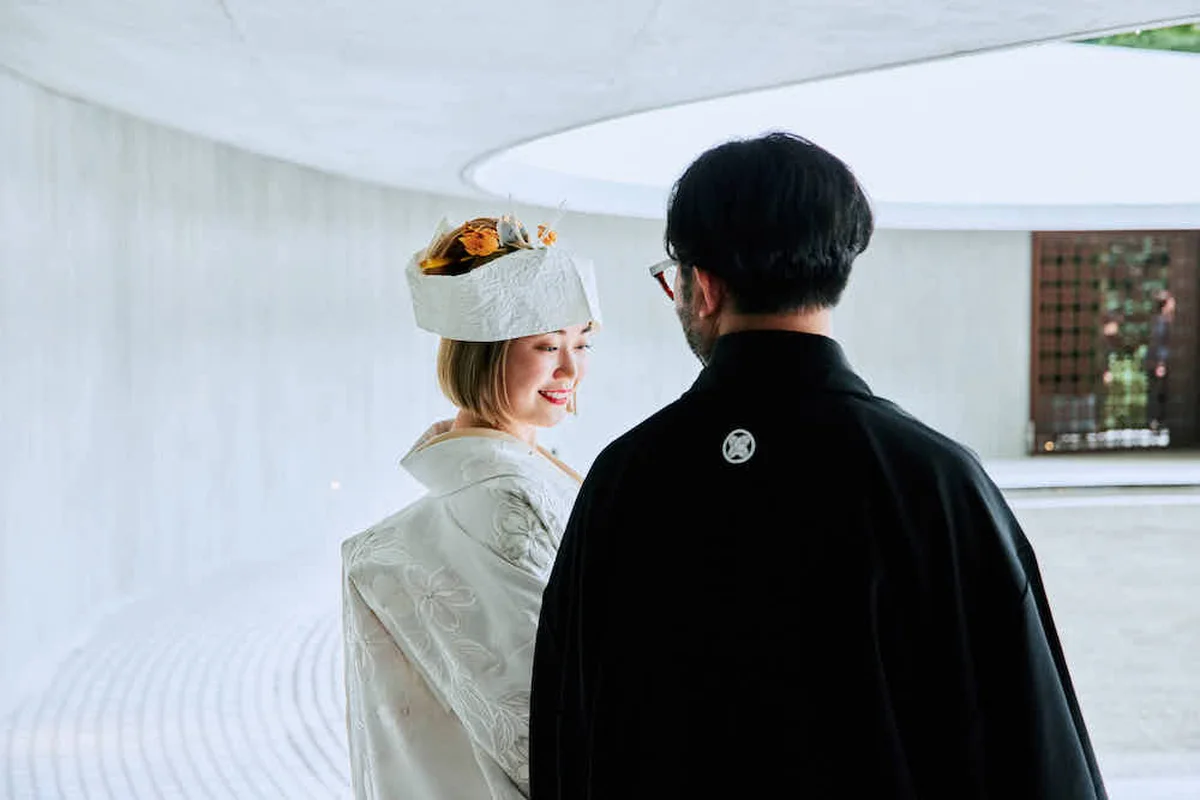 和の格式を大切にしながら、モダンな感性を自然に織り交ぜた、聡子さんならではの和装スタイルが完成。