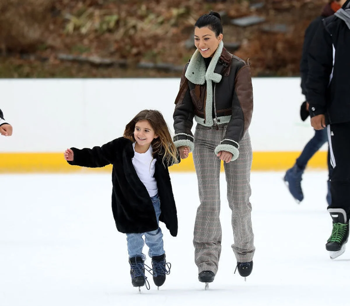 2018年２月、米ニューヨークのセントラル・パークでアイススケートを楽しむコートニーと長女ペネロペ