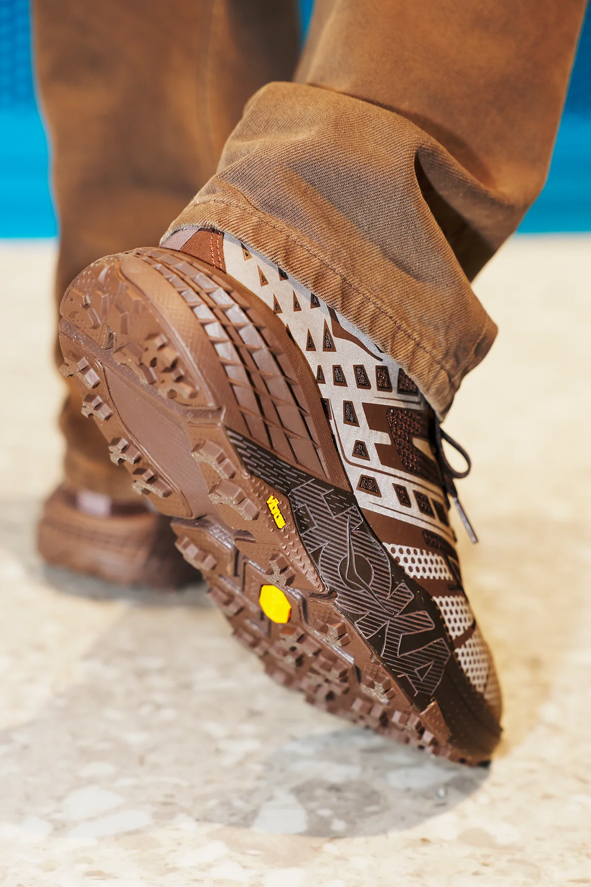 ホカのSTEALTH/TECH SPEEDGOAT 2スニーカーのディテール