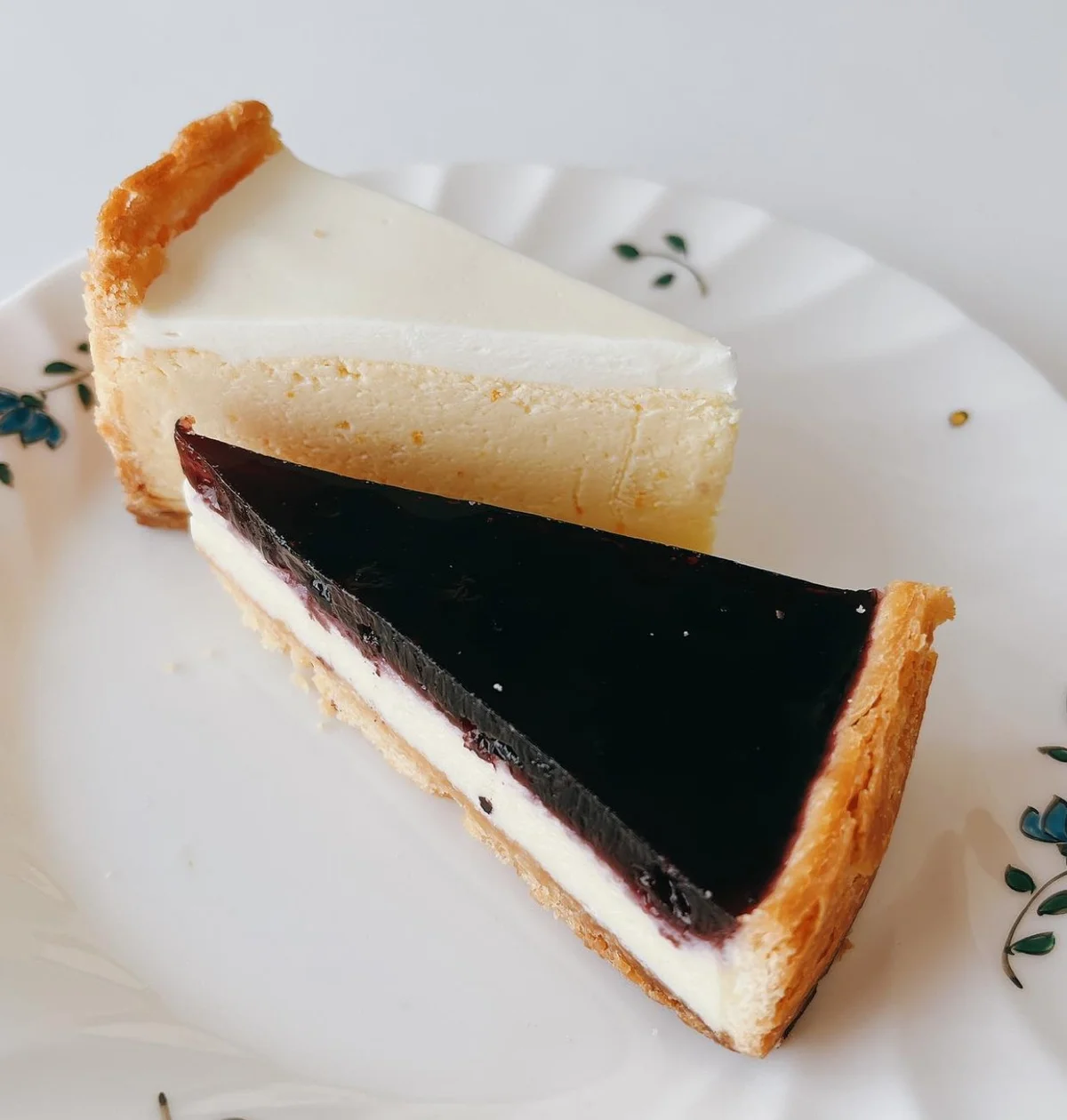 夏にぴったり、あっさりとした口当たりの「ブルーベリー」、さわやかな酸味が心地よい「サワークリーム」。