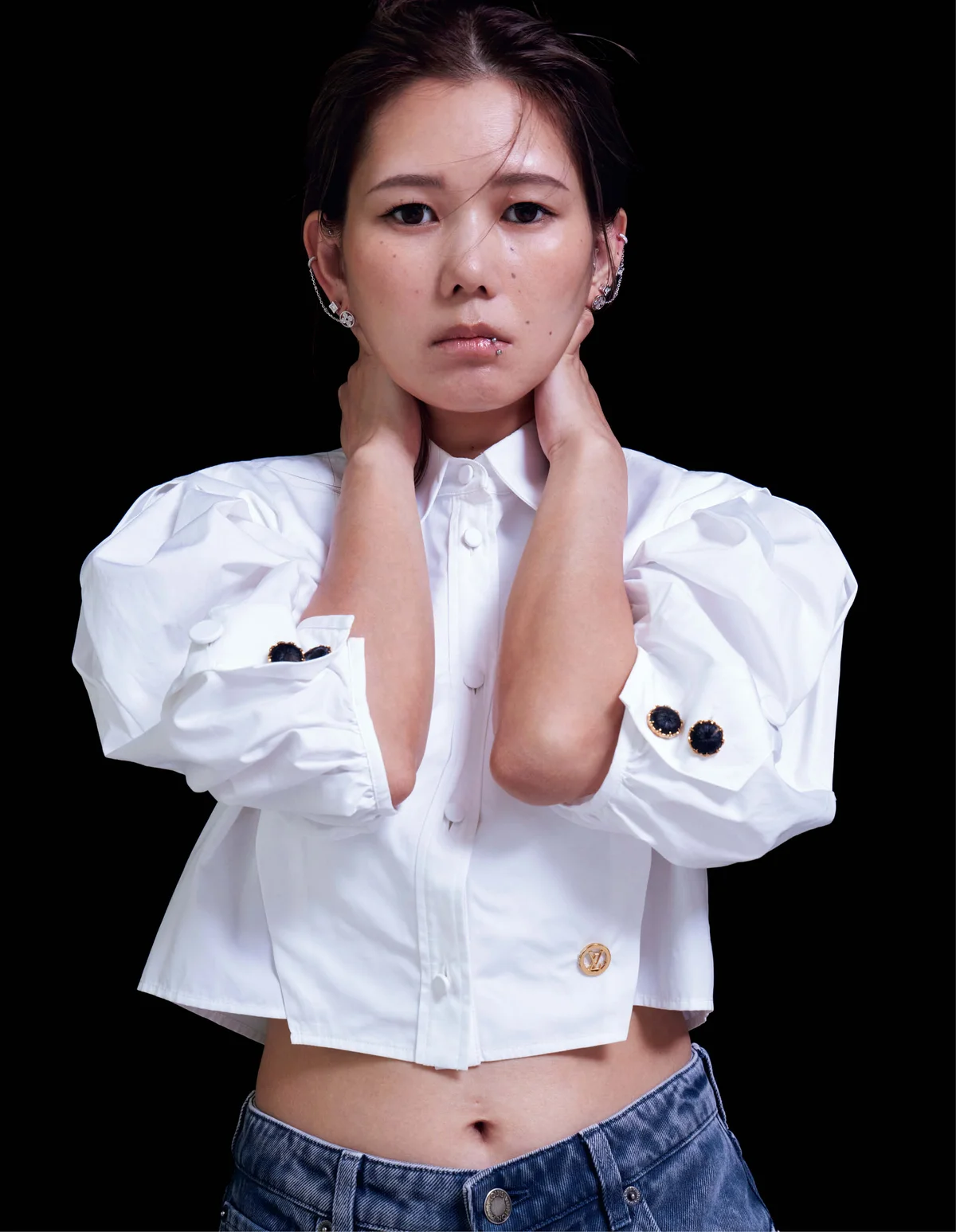 金原ひとみ ルイ・ヴィトンのピアス