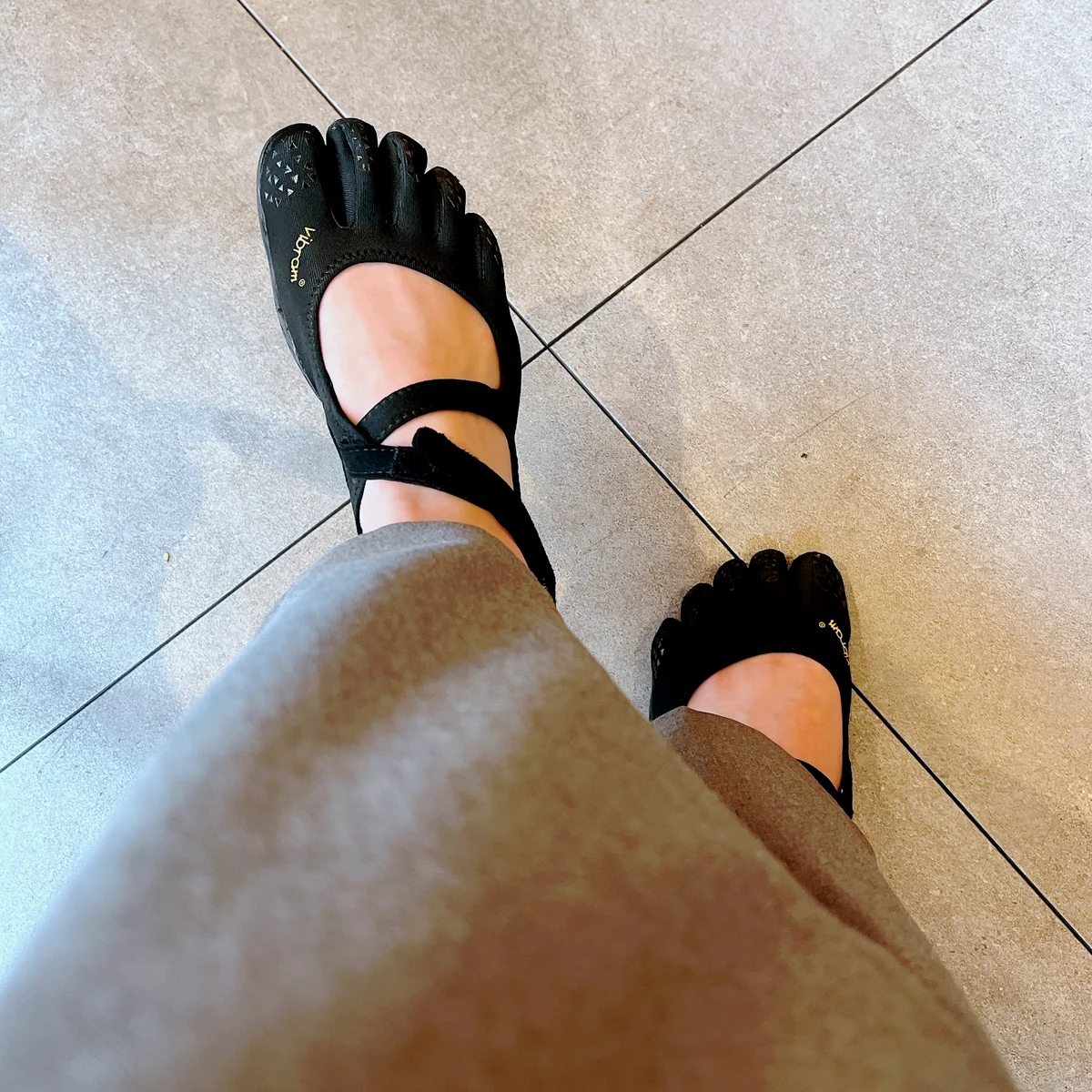 Vibram FiveFingersのベアフットシューズ 着用画