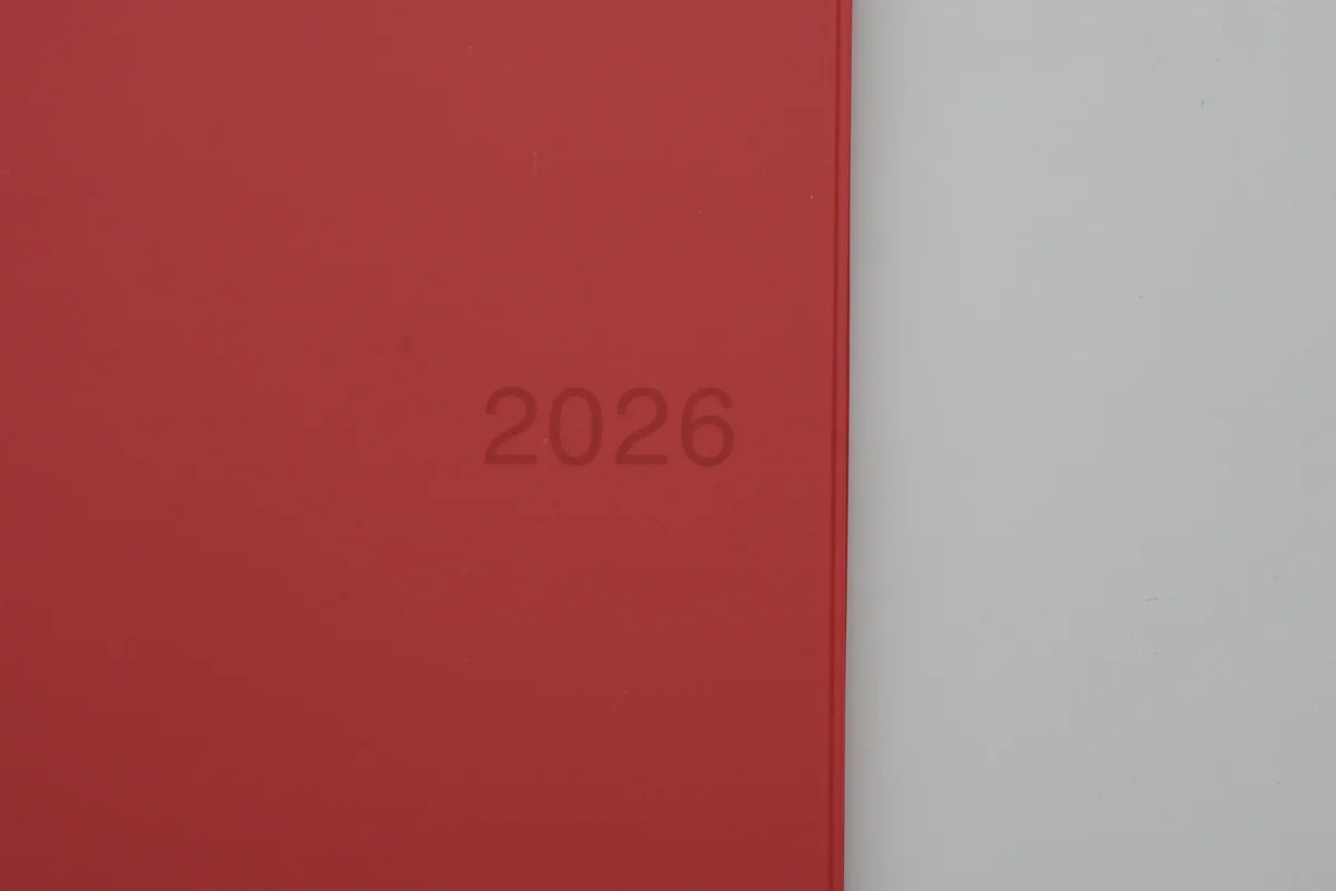 無印良品　「月曜始まり マンスリー／ウィークリースケジュール帳・2025年12月始まり」B6サイズ 赤