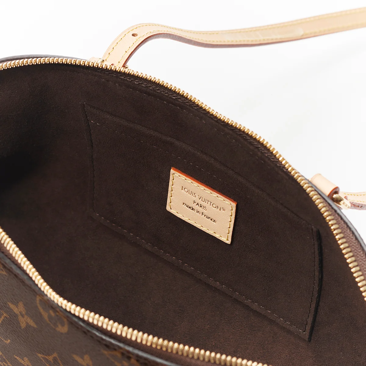 ルイ・ヴィトンのモノグラムバッグ「スクワイア EW」　内ポケット