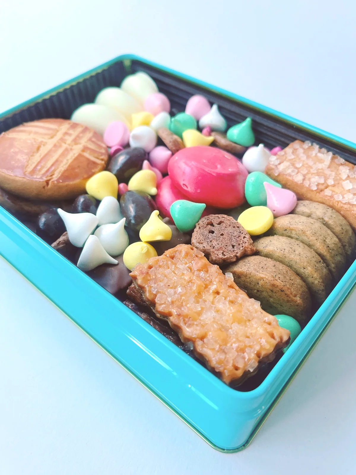 ホテルニューオータニ パティスリーSATSUKIのクッキー&チョコレート缶