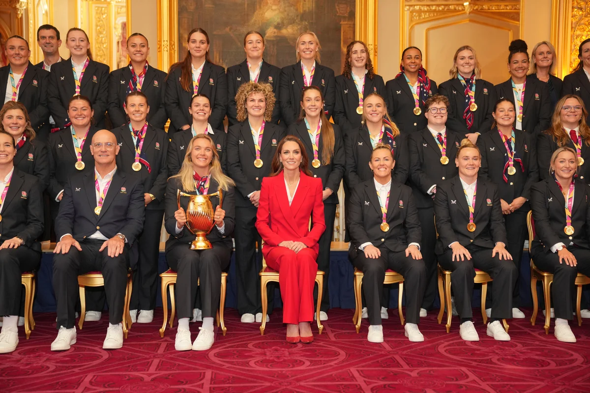 キャサリン皇太子妃、マックイーンの真っ赤の画像_9