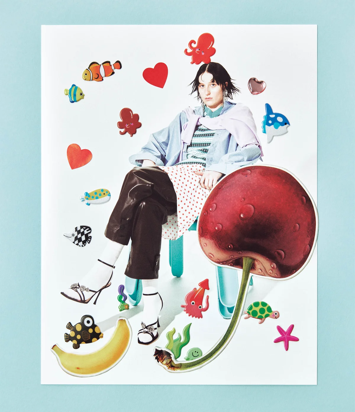 肩にかけたカーディガン￥162,800／三喜商事（プラン シー）　シャツ￥29,040／ベースレンジ ジャパン（ベースレンジ）　ニットベスト￥47,630／バウ インク（ロード スコフ）