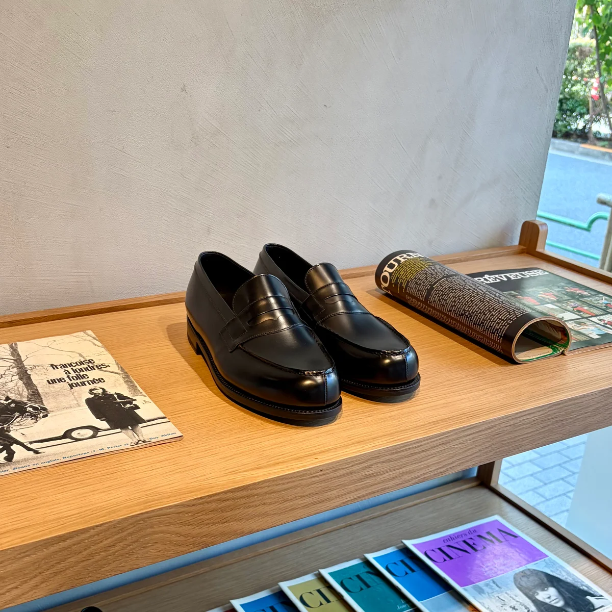 限定30足の「シグネチャーローファー #180」の画像