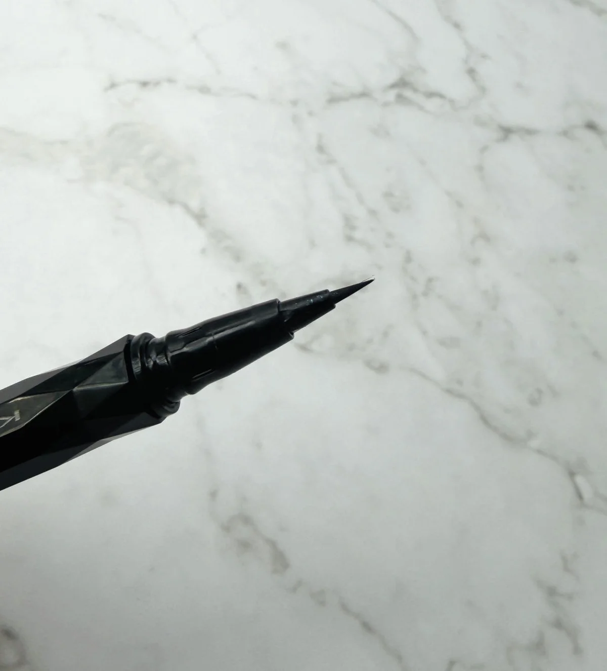 ケイト スーパーシャープライナーEX4.0ショート筆の筆先の画像