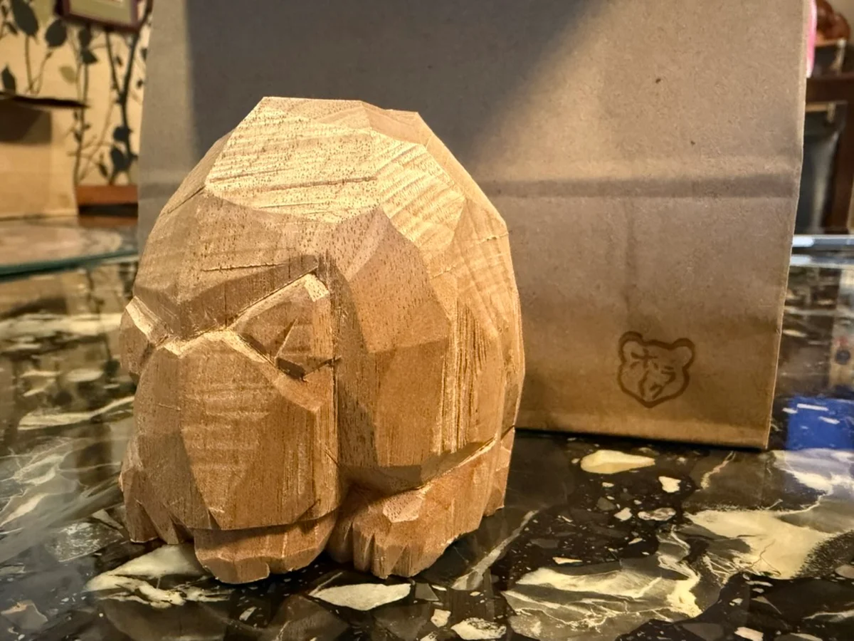 小熊秀雄さんの木彫り熊の画像