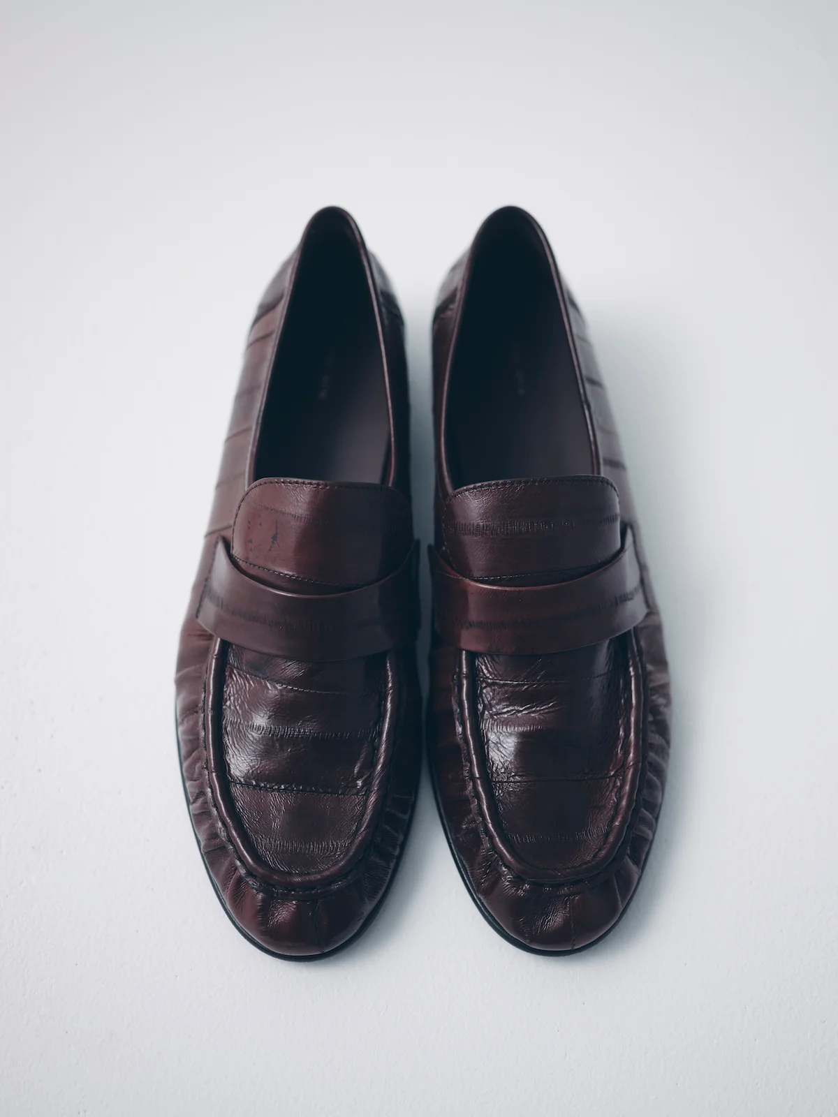 ザ・ロウのソフトローファーの新色