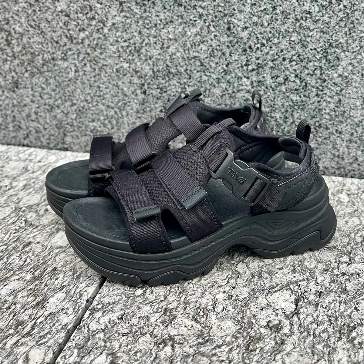teva テバ　レディース ハリケーン アンプソール ガイラ　サンダル　ソールデザイン　ロゴ