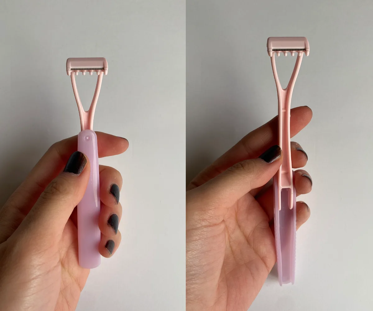 ピアニィVIO そる用の写真。左が柄を折りたたんだ様子、右が柄を伸ばした様子