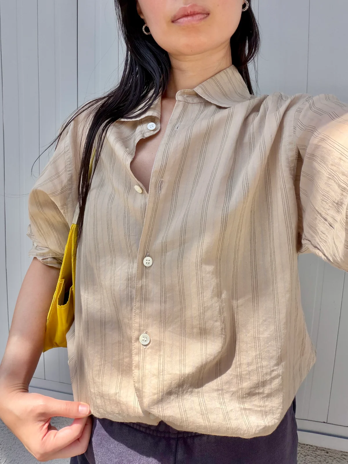 スタイリスト土岐ひろみさんが着用したストライプシャツ