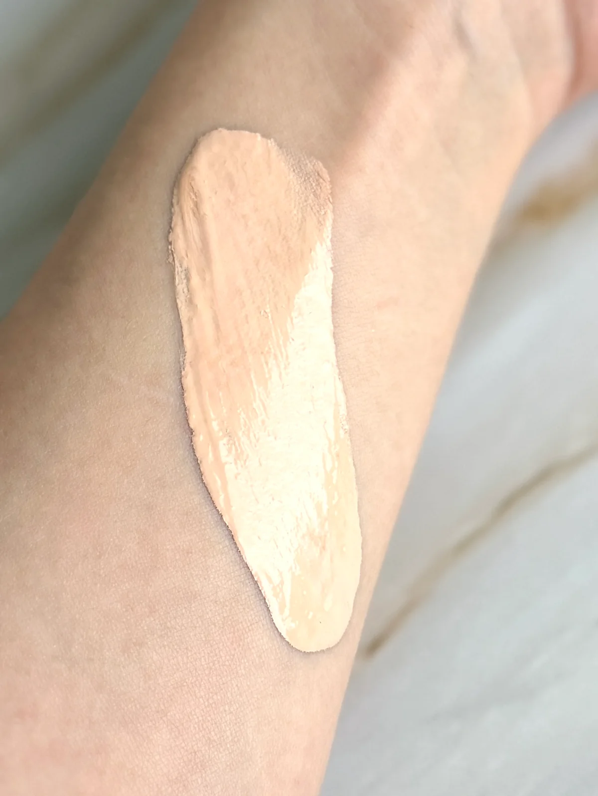 クラランス ダブル セーラム ファンデーションのテクスチャー画像