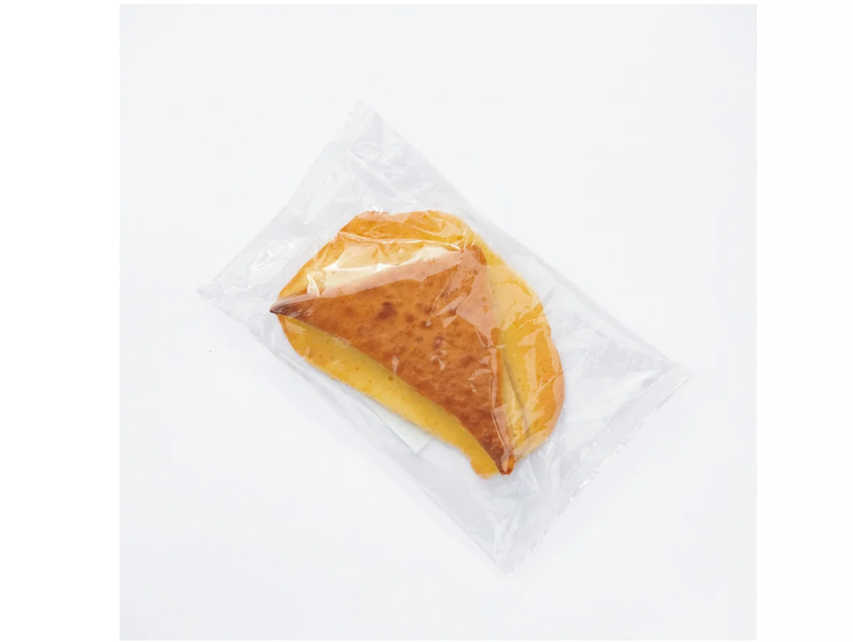 つるさき食品の三角チーズパン