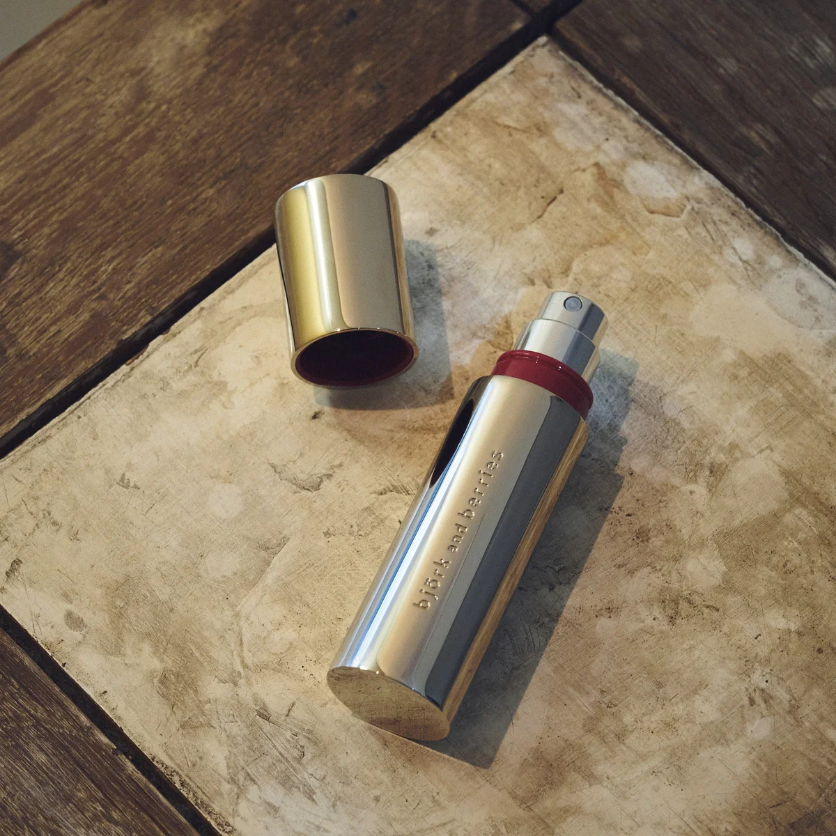 仕事のデスクに常備してあるビョークアンドベリーズの『セプテンバー』