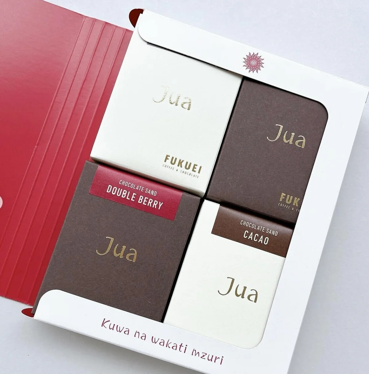 濃厚なチョコレートの味わいが凝縮された「カカオ」、甘酸っぱいベリーがチョコレートを引き立てる「ダブルベリー」の4フレーバー入り。