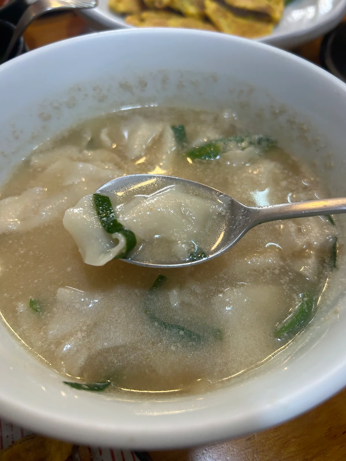 体府洞スジェビワポリパッ(チェブドンスジェビワボリパッ / 체부동수제비와보리밥)