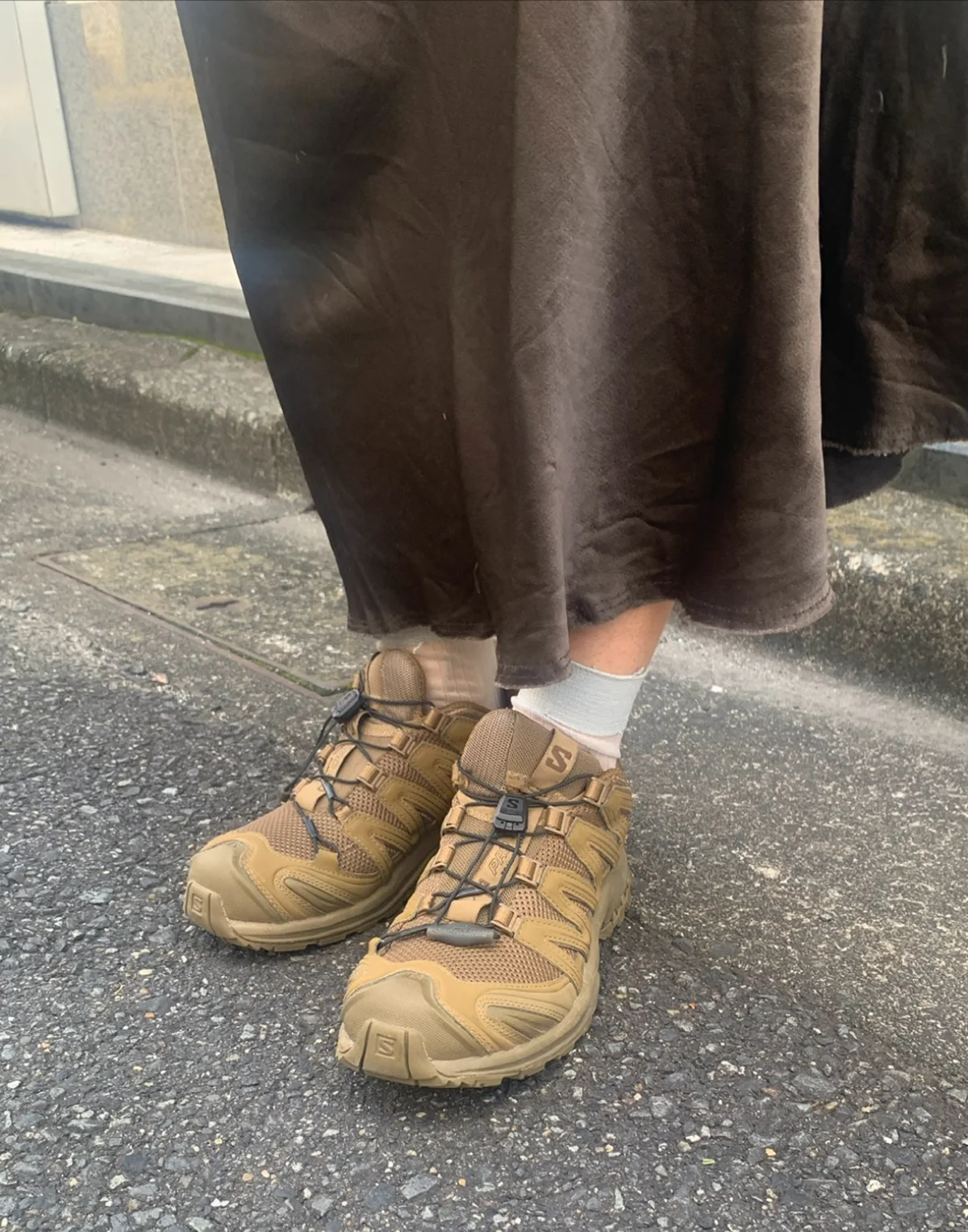 セルフスナップ　スニーカー　シューズ　サロモン　Salomon