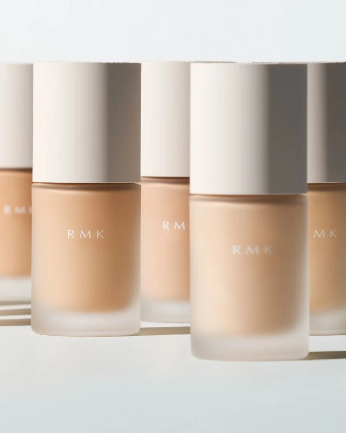 RMK リクイドファンデーション フローレスカバレッジ プラス 全9色 SPF22・PA++ 30ml 各￥6,600〈2025年9月5日発売〉 ※103 SPF20・PA+／104 SPF25・P