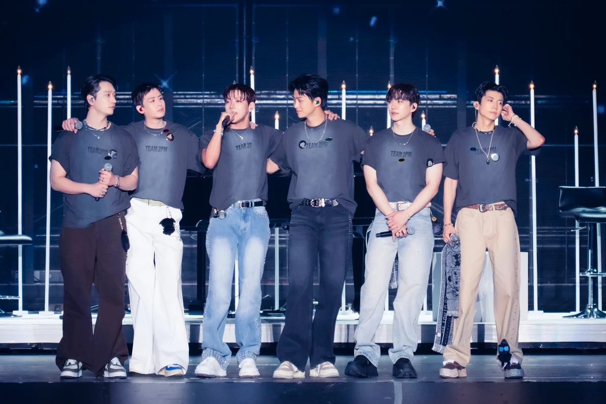 2PM完全体6人、記念Tシャツ姿で最後のご挨拶