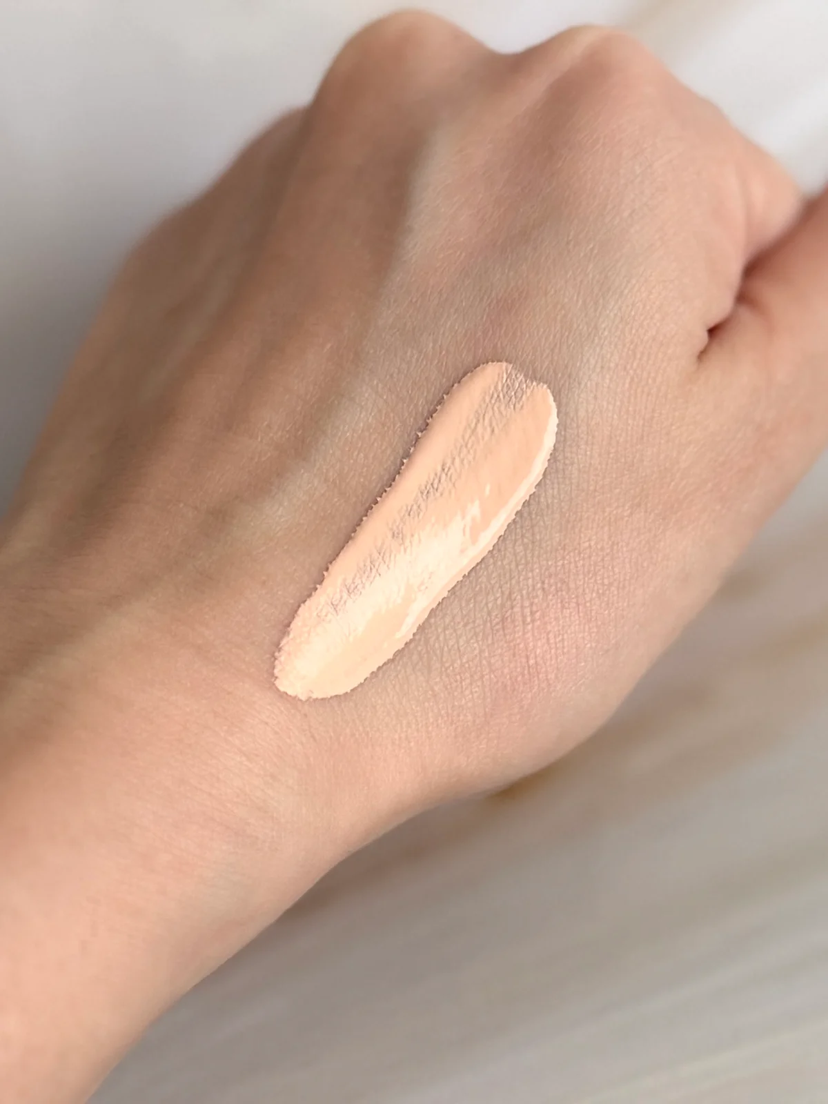 NARS ナチュラル ロングウェア ファンデーション のテクスチャーカット