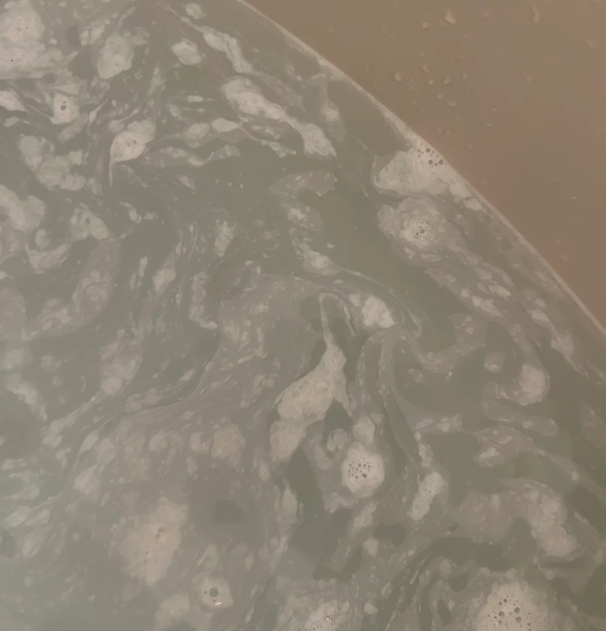 KITOWAのバスエッセンスを溶かした乳白色のお風呂