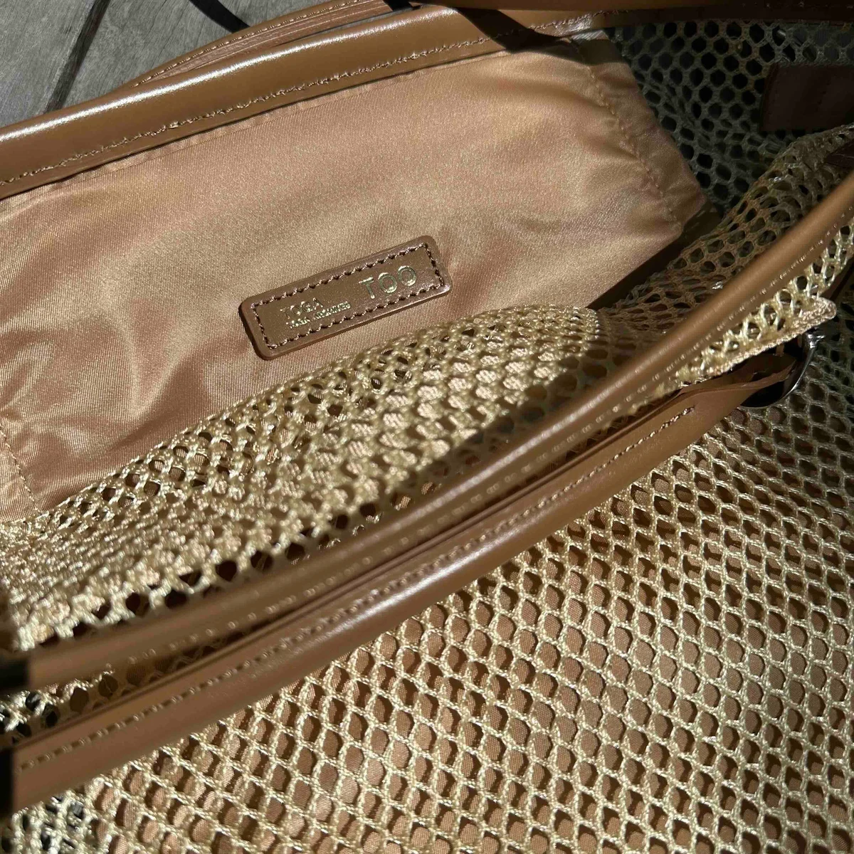 TOGA TOO（トーガ トゥ）のメッシュバッグ　SPURSHOP別注　ロゴ