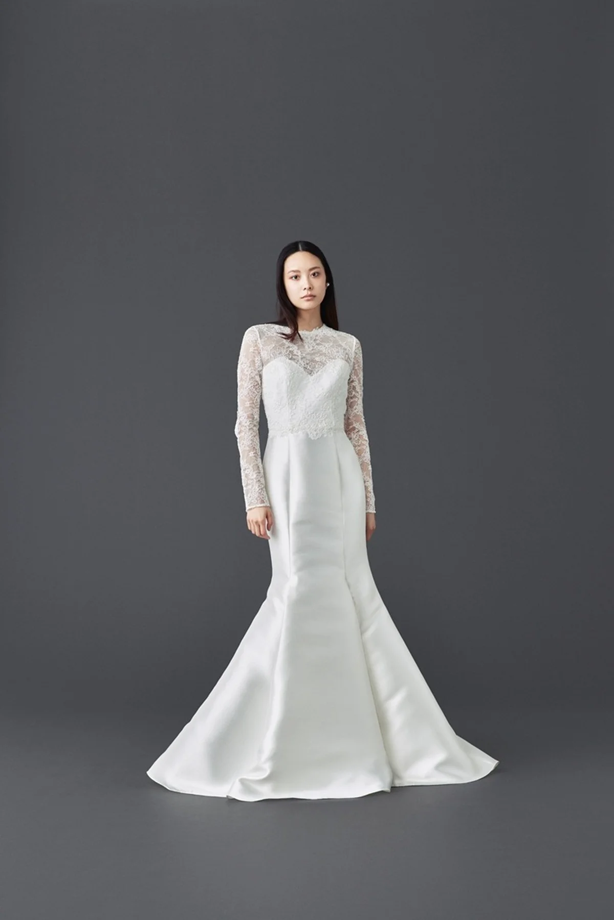 ドレス￥594,000（販売）／ヴェラ ウォン ブライド