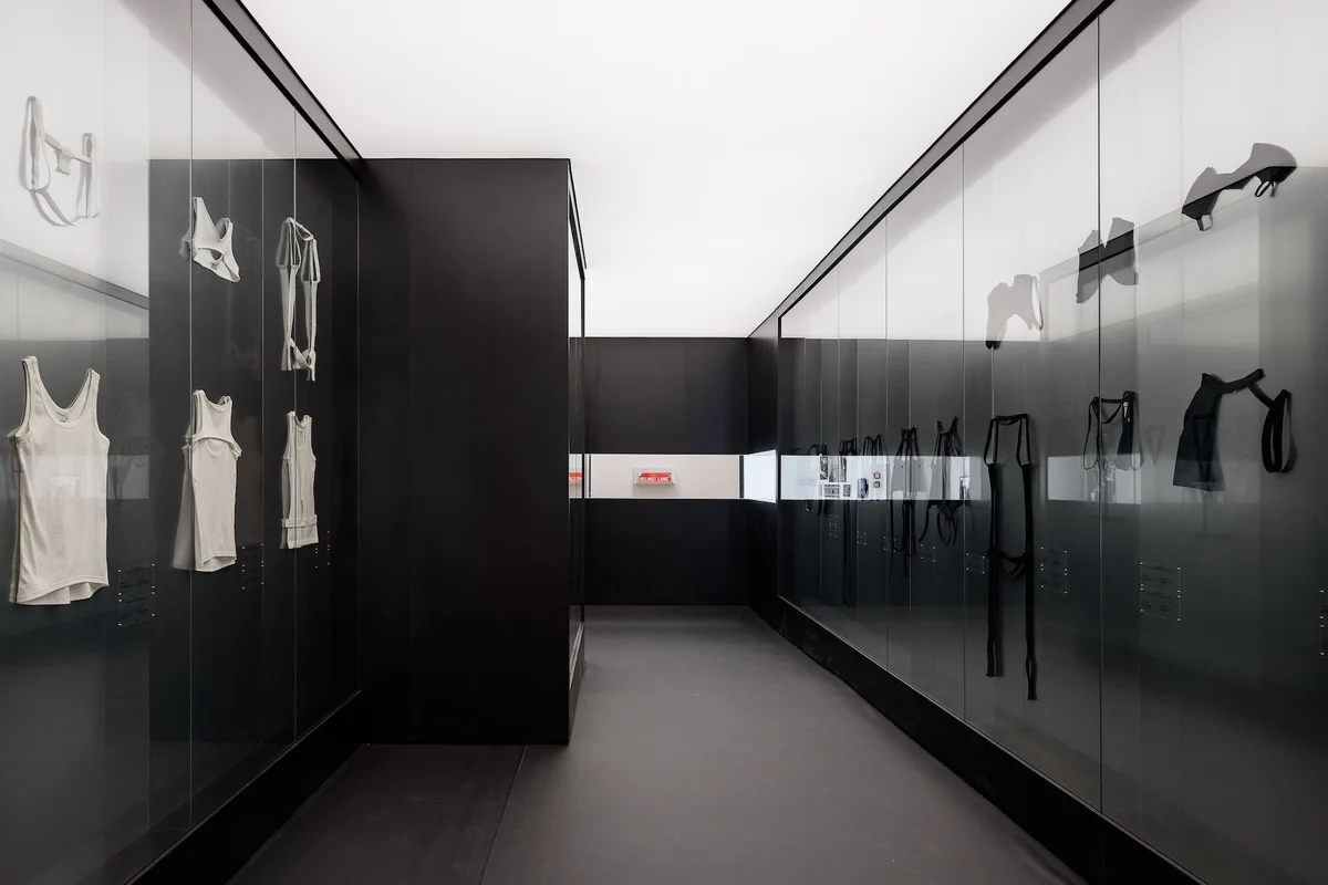 ２つの展覧会、「アントワープ６」と「ヘルの画像_17