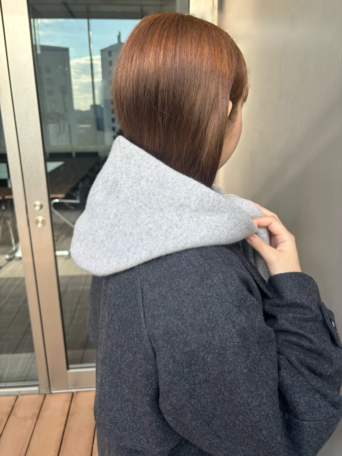 ADAWAS/EZ アダワスイージー　フーディストール　フード　後ろ姿