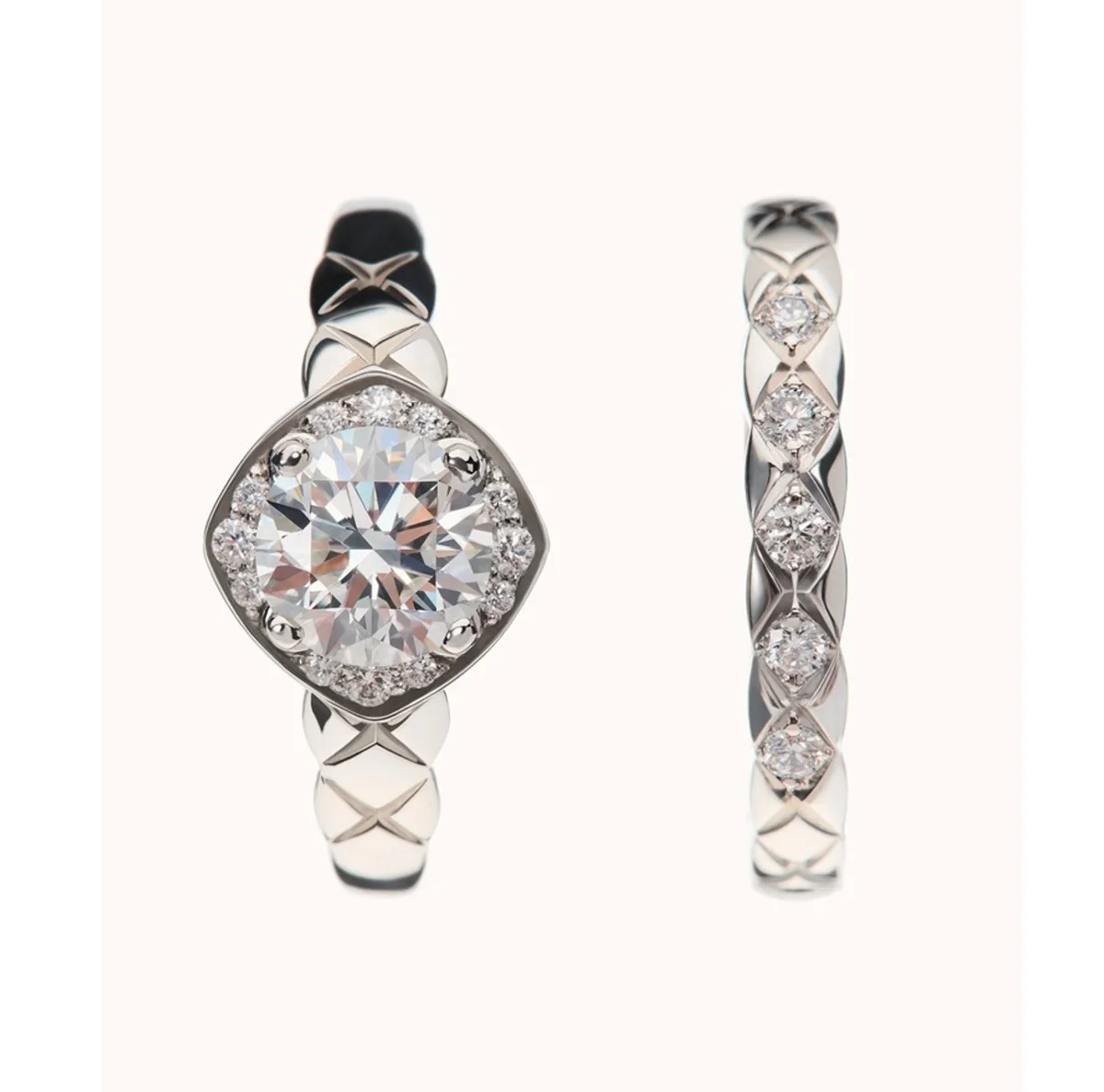 左から：「ココ クラッシュ」 リング〈Pt、ダイヤモンド0.25ct～〉￥694,100～、 リング〈Pt、ダイヤモンド〉￥407,000
