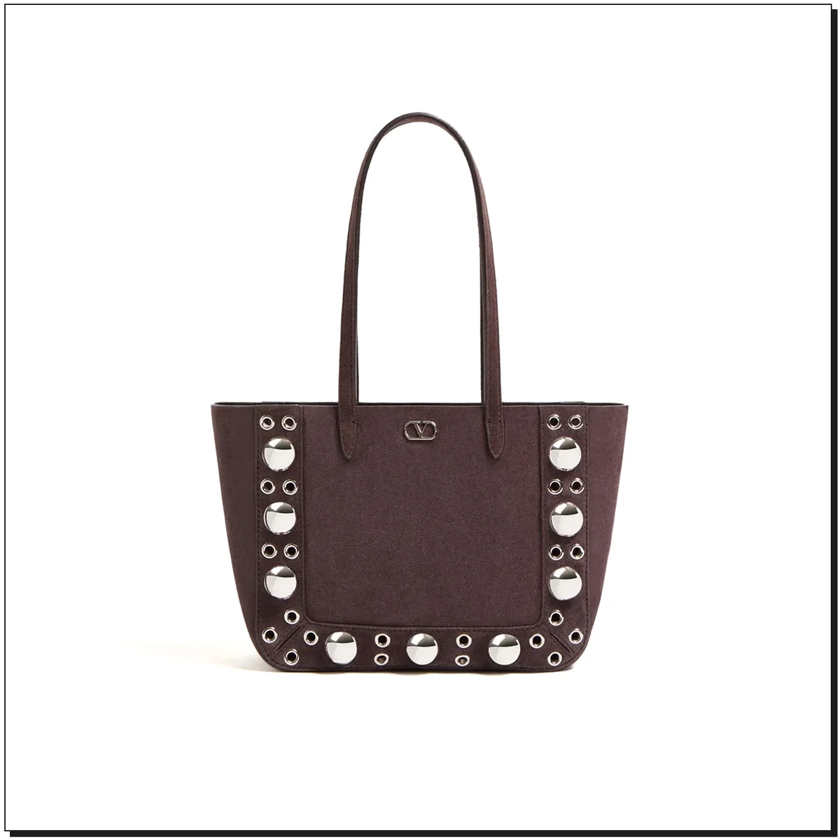バッグ〈H16×W21×D5cm〉￥299,200／ヴァレンティノ インフォメーションデスク（ヴァレンティノ ガラヴァーニ）
