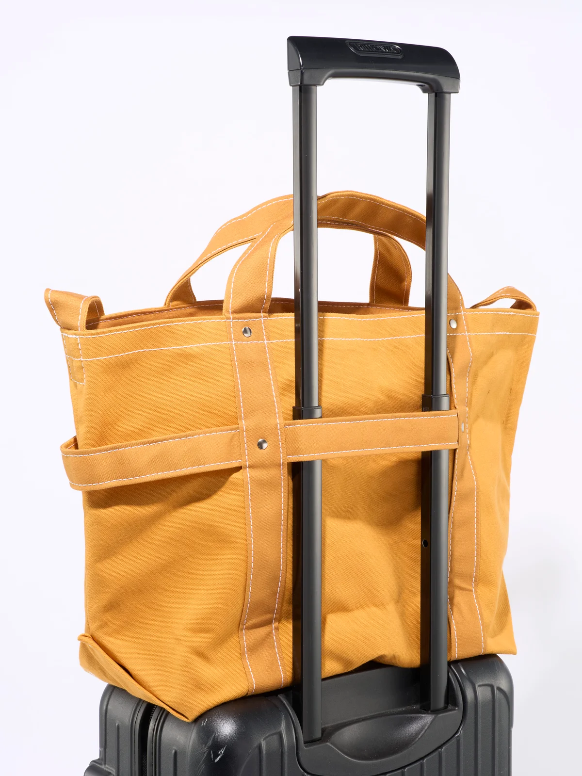 【テンベア】の「HARVEST TOTE LARGE」はトロリースリーブ付きが便利