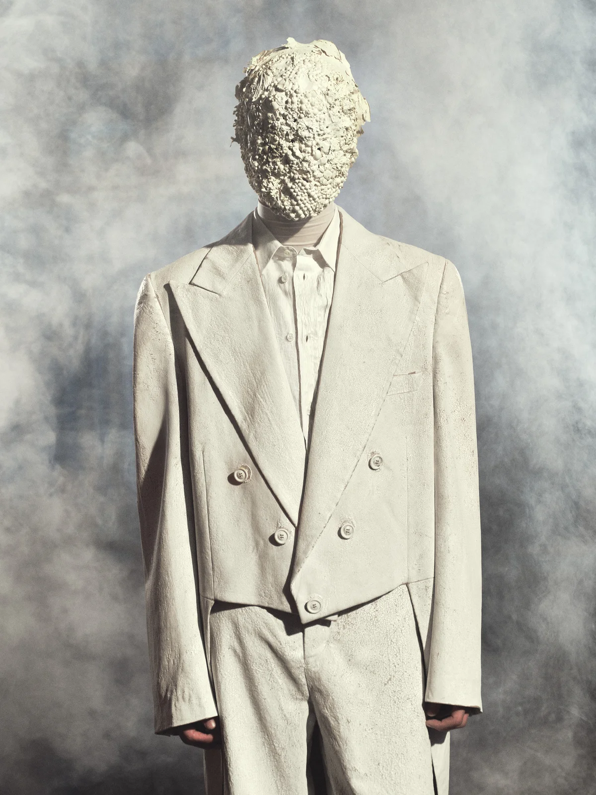 ビアンケットを施したメゾン マルジェラの燕尾服