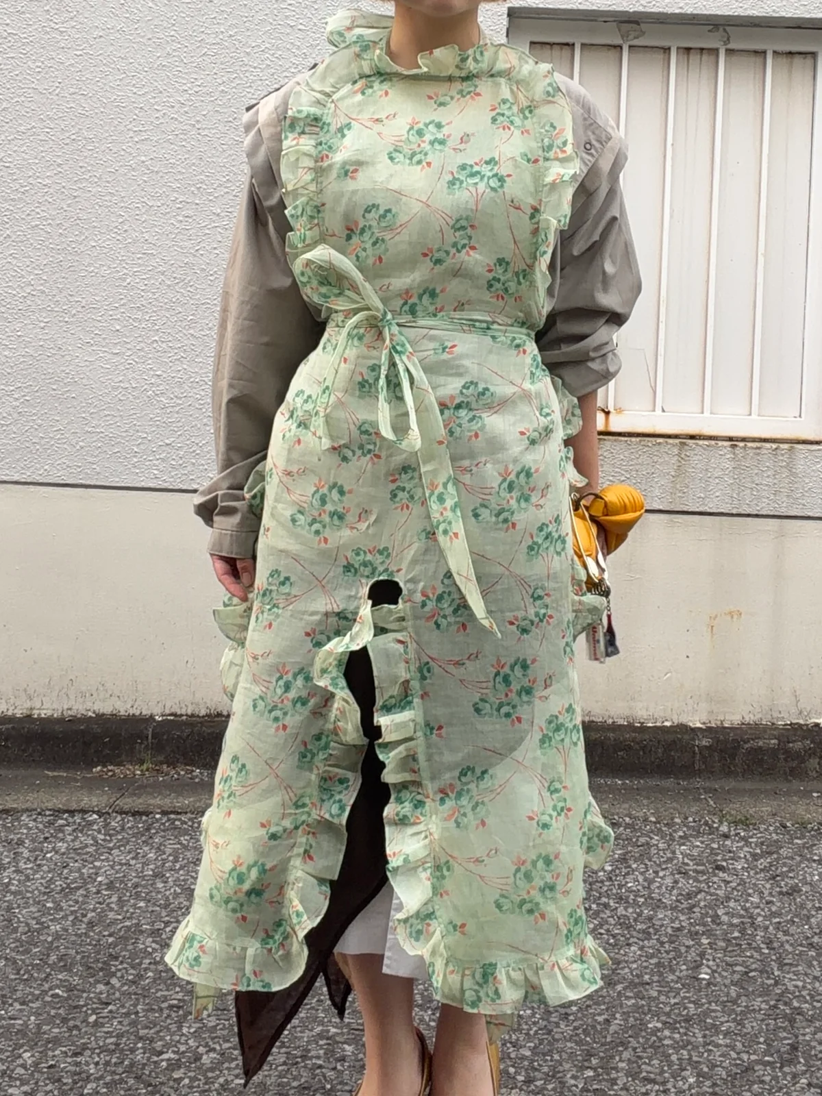 スタイリスト加藤瑠美偉さんが着用したエプロン