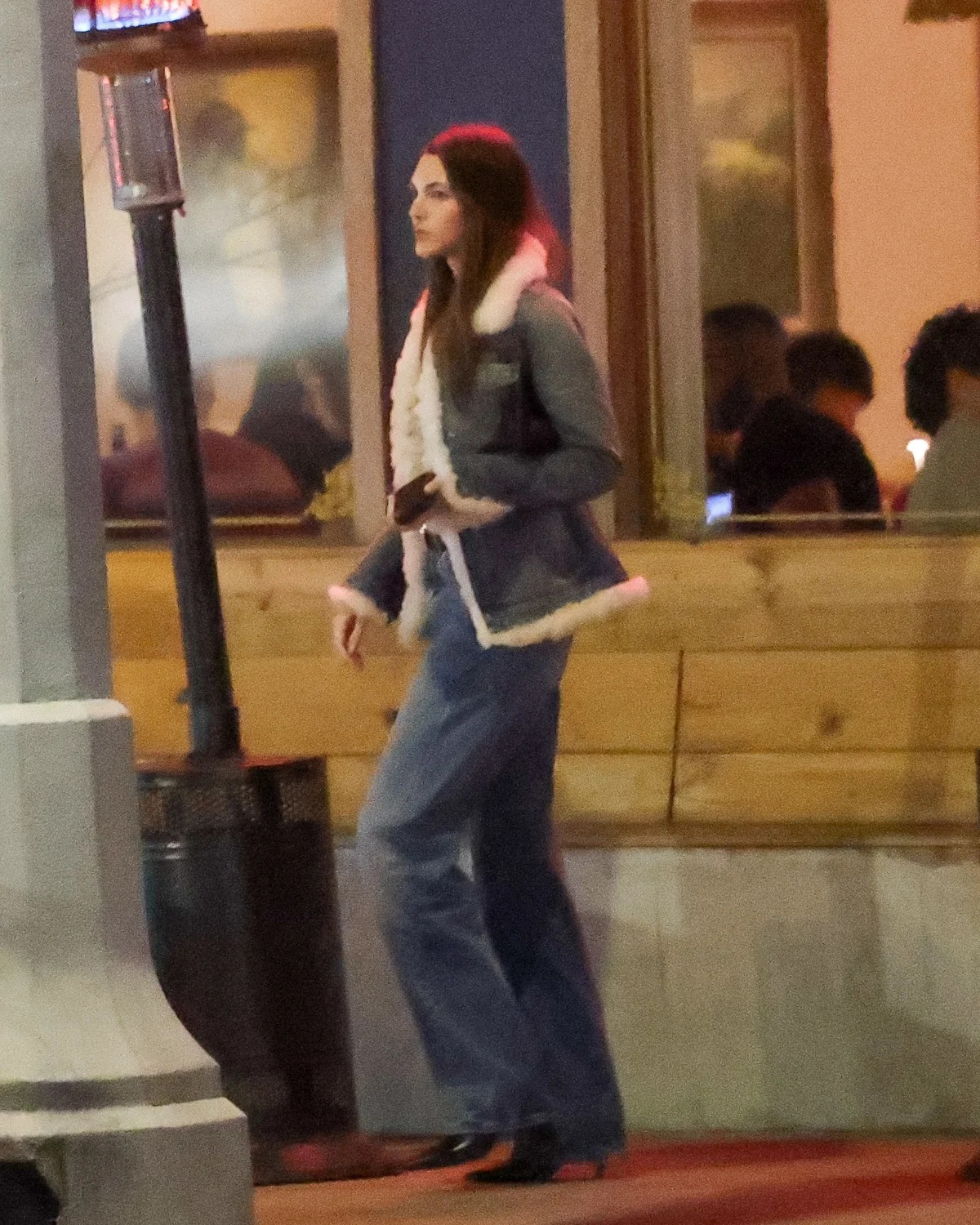 ロサンゼルスのタイ料理店でバレンタインデートを楽しんだヴィットリア・チェレッティ