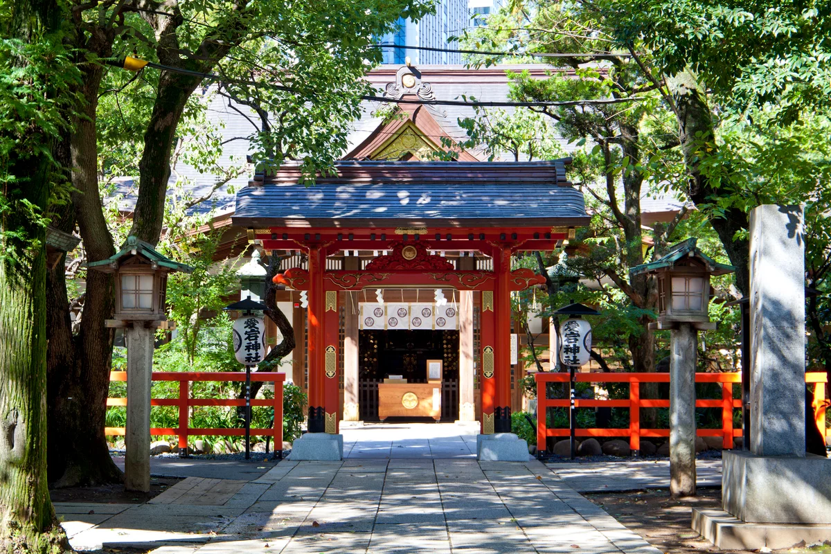 愛宕神社丹塗りの門