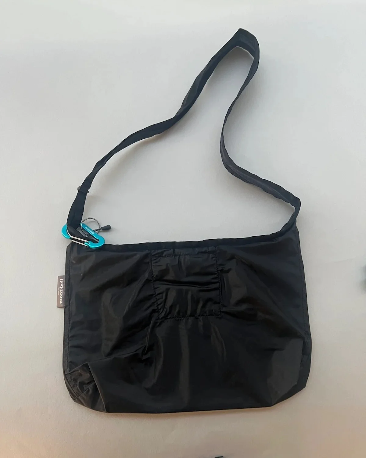 U.L.MONOショルダーM ¥3,300　キーカラビナ フラットナスカン6 ¥550　モンベル　旅行バッグ